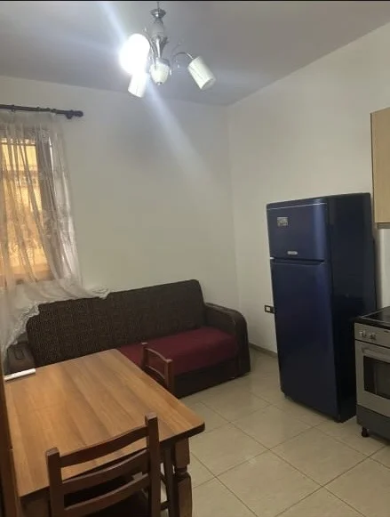 Tirane, jepet me qera apartament 1+1 Kati 1, 78 m² 300 € (Triga Havzi Nela)