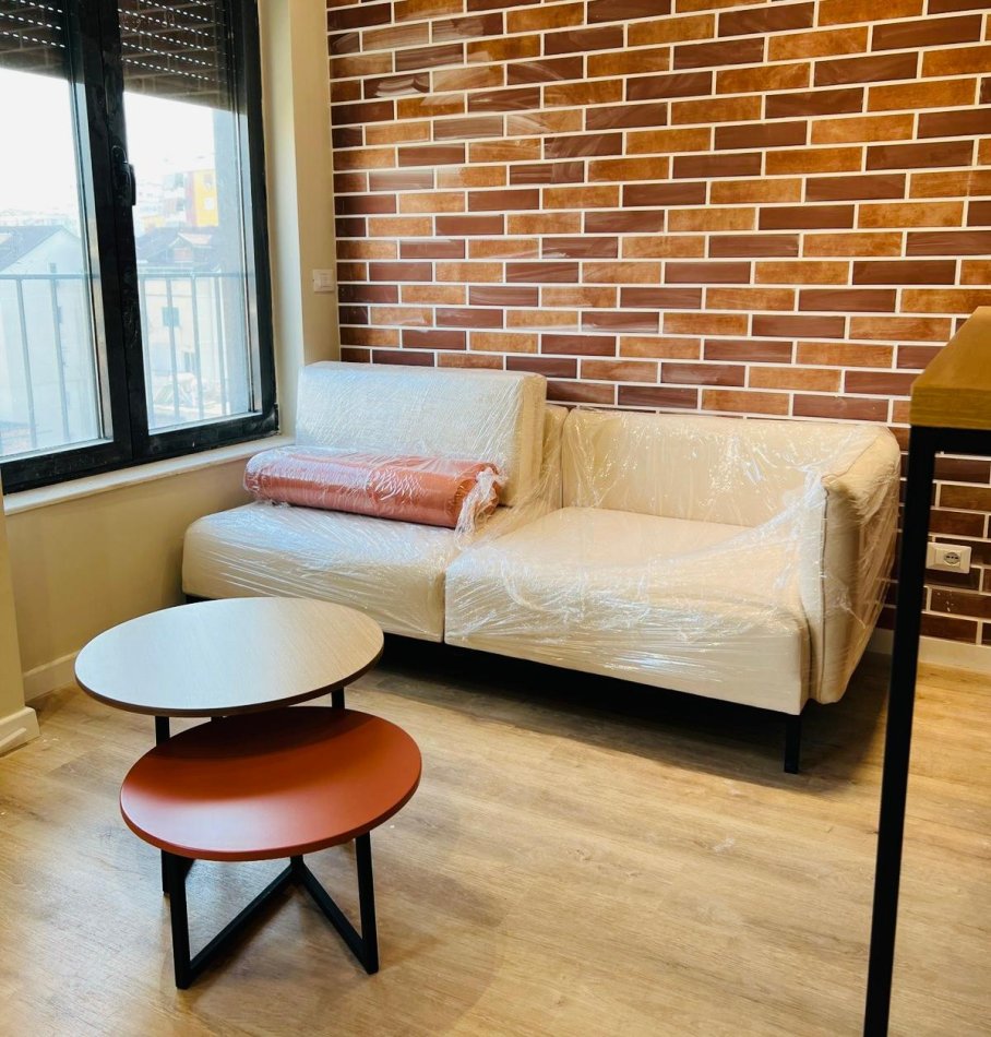 Tirane, jepet me qera apartament 1+1 , 55 m² 850 € (Qender)