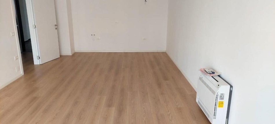 Tirane, jepet me qera apartament 1+1 Kati 9, 70 m² 500 € (Rruga e Dibres)