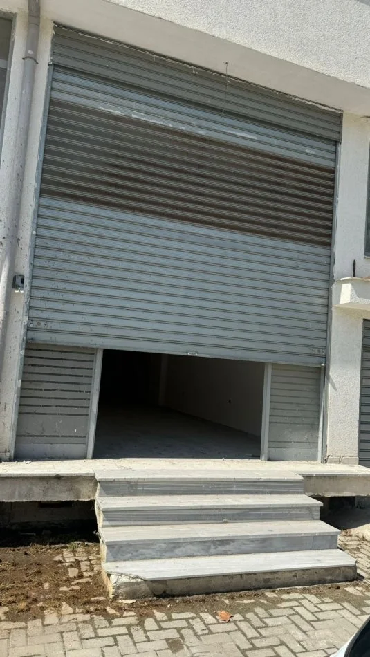 Durres, shitet dyqan Kati 1, 72 m² 72.000 € (ISH URT DURRES!)