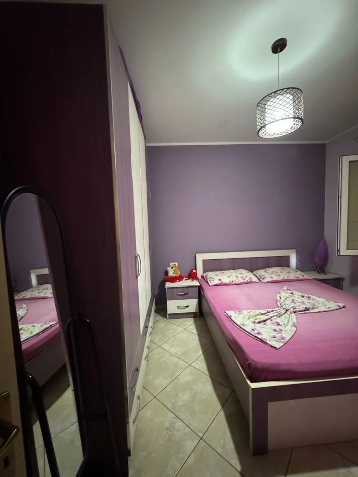 Tirane, jepet me qera apartament 1+1+Ballkon Kati 2, 75 m² 450 € (rruga Jordan Misja)