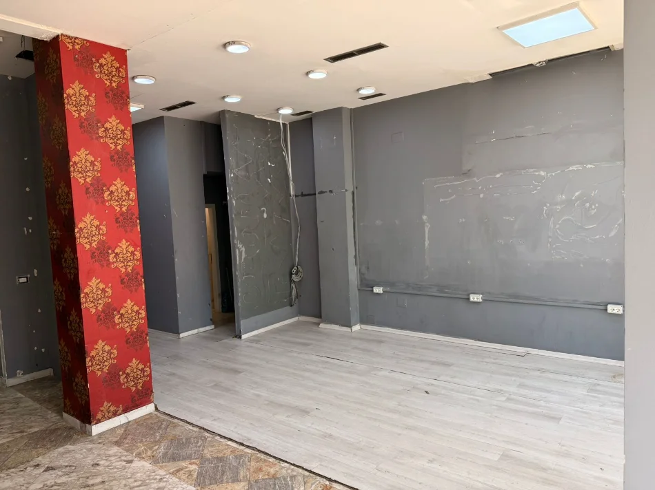 Tirane, jepet me qera ambjent biznesi Kati 0, 80 m² (21 dhjetori)