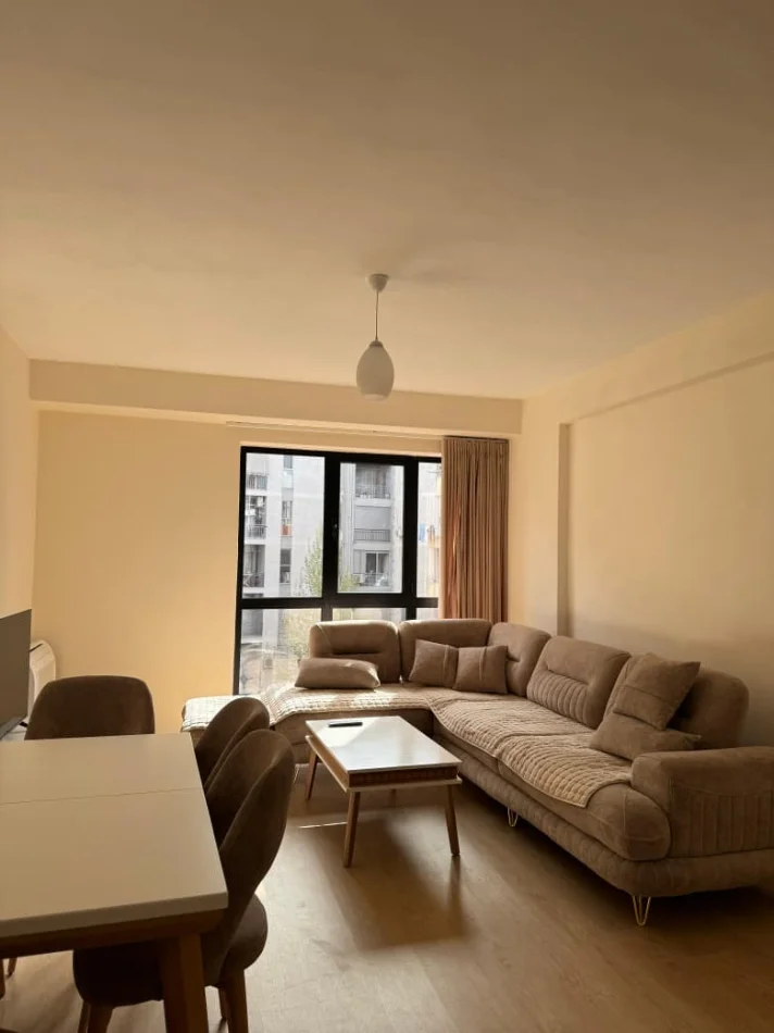 Tirane, jepet me qera apartament 1+1+Ballkon , 70 m² 400 € (Rruga Sokrat Miho)