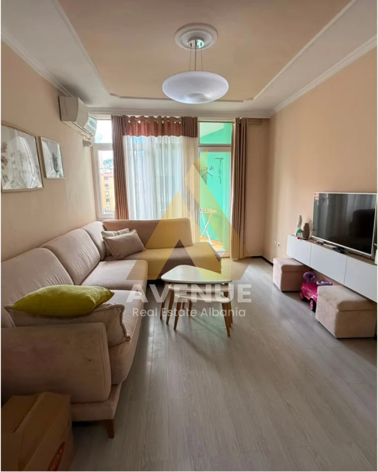 Tirane, jepet me qera apartament 2+1+Ballkon Kati 2, 95 m² 750 € (Rruga Tidh Dahia)