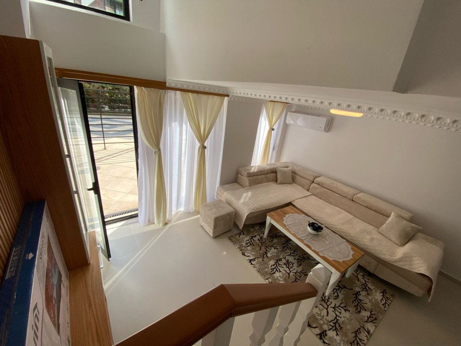 Tirane, jepet me qera apartament duplex 2+1+Aneks+Ballkon Kati 1, 140 m² 1.000 € (Kodra e Diellit 2)
