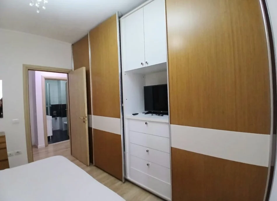Tirane, jepet me qera apartament 2+1 Kati 6, 79 m² 550 € (Ali Dem ,Rruga Idriz Dollaku)