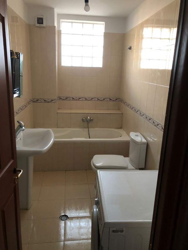 Tirane, jepet me qera apartament 2+1+A+BLK Kati 2, 110 m² 400 Euro (Selvia)
