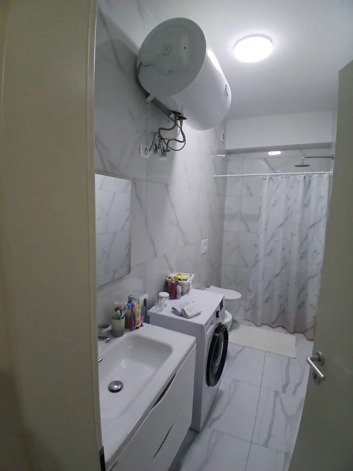 Tirane, jepet me qera apartament 2+1+Ballkon Kati 4, 92 m² 650 € 