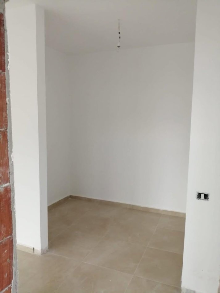 Tirane, shes apartament 2+1+Ballkon Kati 6, 106 m² 202.900 € (Liqeni i Thate)