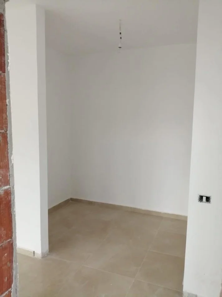 Tirane, shes apartament 2+1+Ballkon Kati 6, 106 m² 202.900 € (Liqeni i Thate)