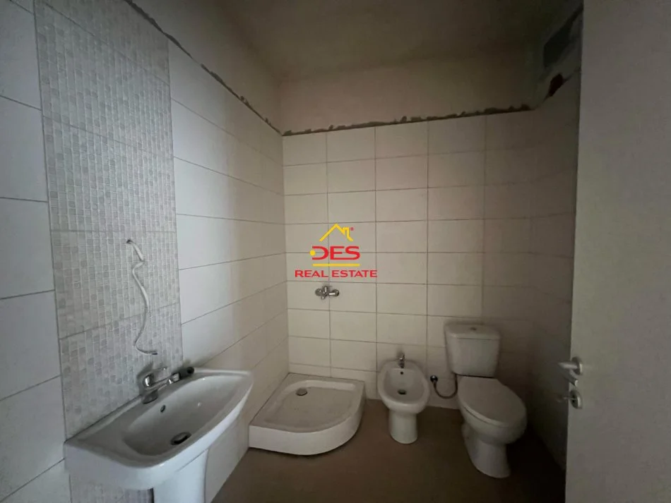 Vlore, shitet apartament 1+1+Ballkon Kati 2, 65 m² (Rruga Dhimitër Konomi)