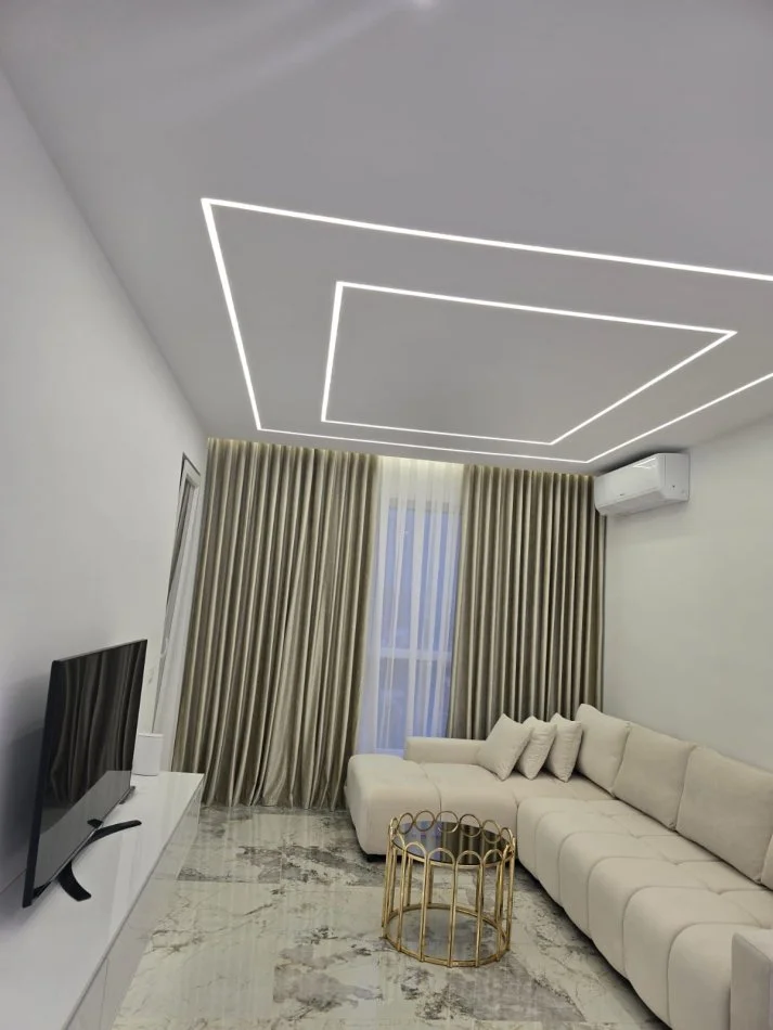 Tirane, jepet me qera apartament 1+1+Ballkon Kati 5, 76 m² 500 € (paskuqan)