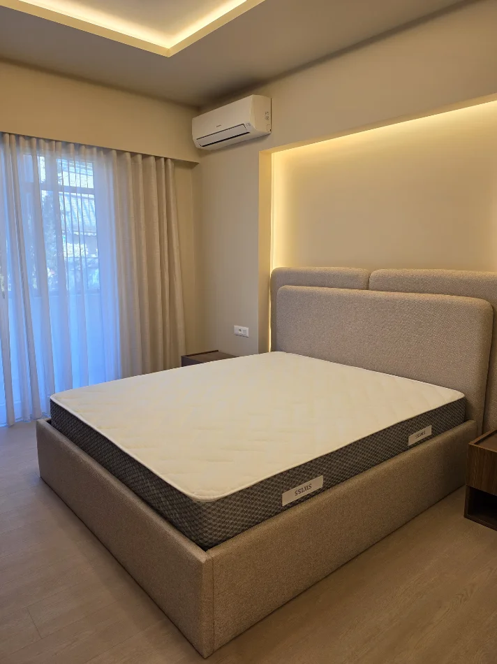 Tirane, jepet me qera apartament 2+1 Kati 3, 110 m² 700 € (Brryli)