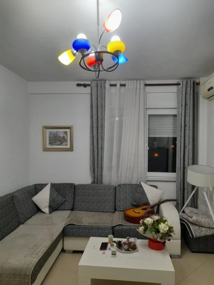 Tirane, jepet me qera apartament 1+1 Kati 2, 55 m² 300 € (Teodor keko)