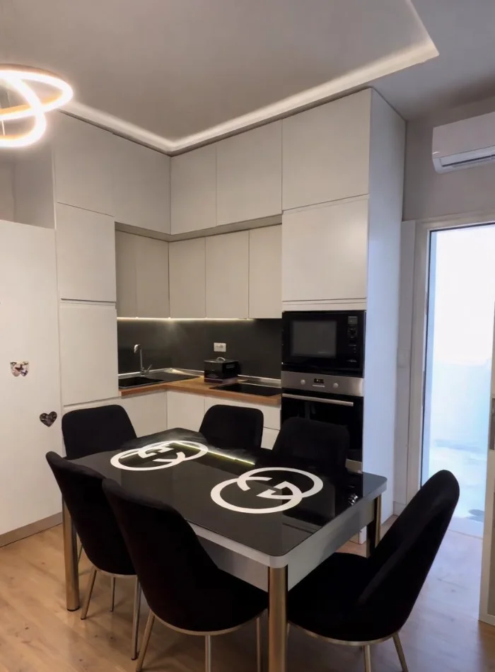 Tirane, jepet me qera apartament 1+1 Kati 0, 60 m² 550 € (Liqeni i thate)