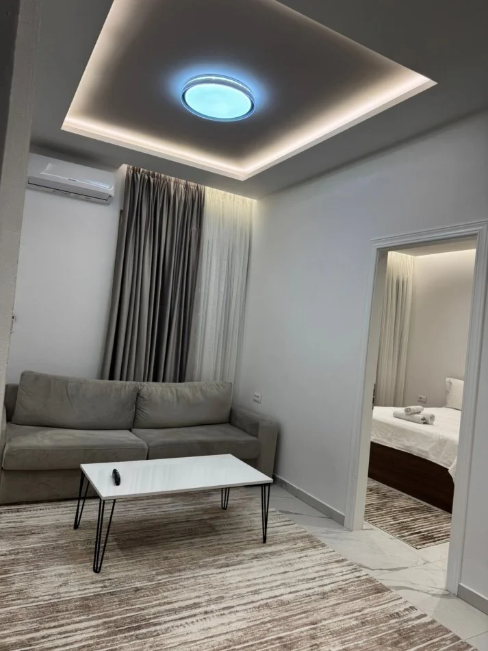 Tirane, jepet me qera apartament 1+1 Kati 5, 65 m² 400 € (Rruga 5 Maji)