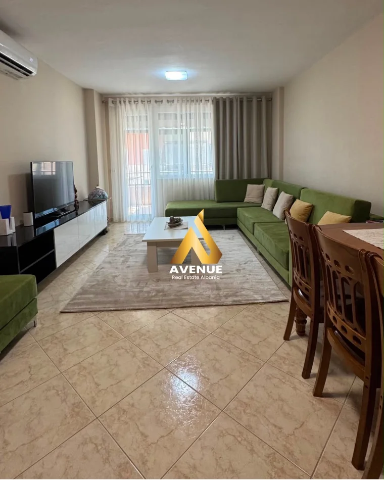 Tirane, jepet me qera apartament 2+1+Ballkon , 95 m² 750 € (Rruga Muhamet Gjollesha)
