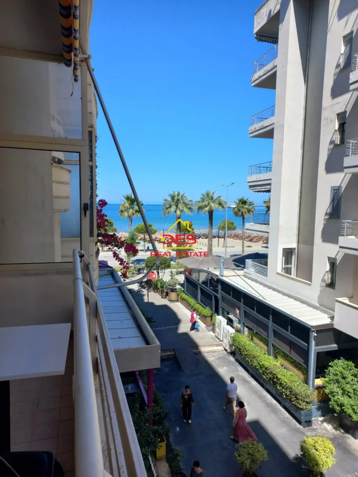 Vlore, jepet me qera apartament 1+1+Ballkon Kati 2, 70 m² 300 € (Rruga Murat Tërbaçi)