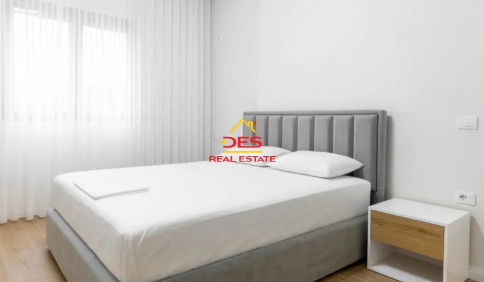 Vlore, jepet me qera apartament 2+1+Ballkon Kati 4, 110 m² 500 € (Rruga Murat Tërbaçi)