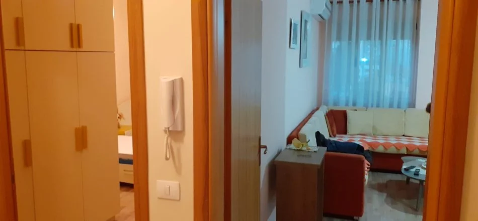 Tirane, jepet me qera apartament 2+1 Kati 3, 80 m² 600 € 