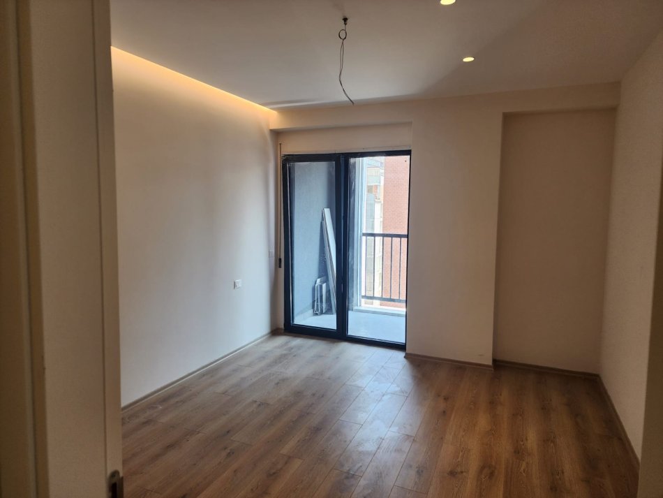 Tirane, jepet me qera apartament 2+1 Kati 6, 92 m² 500 € 