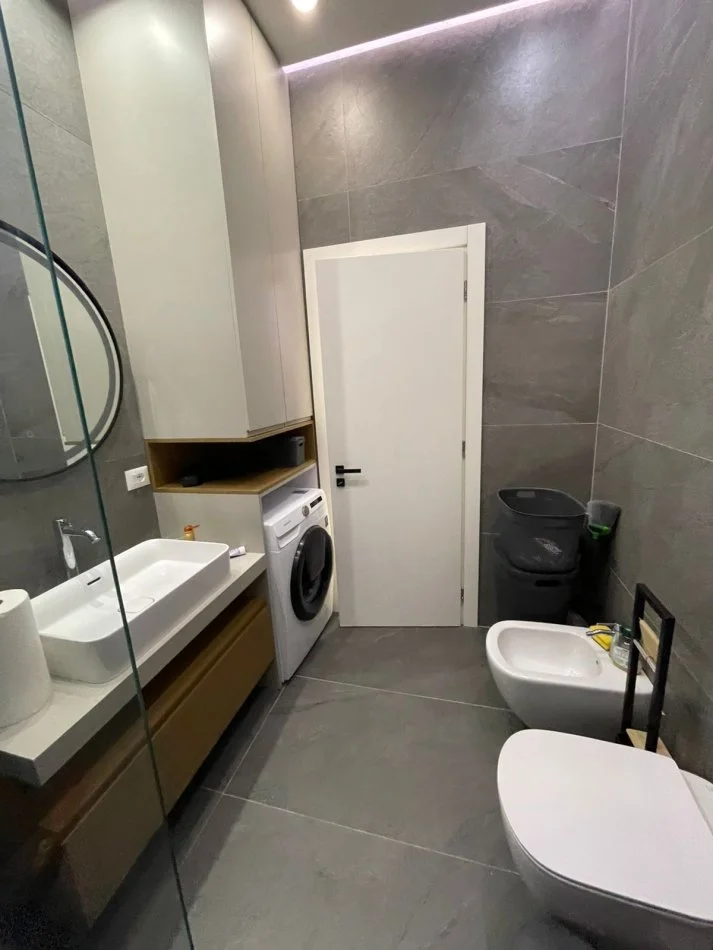 Shqiperi, jepet me qera apartament 1+1 Kati 8, 75 m² 850 € (SQUARE 21)