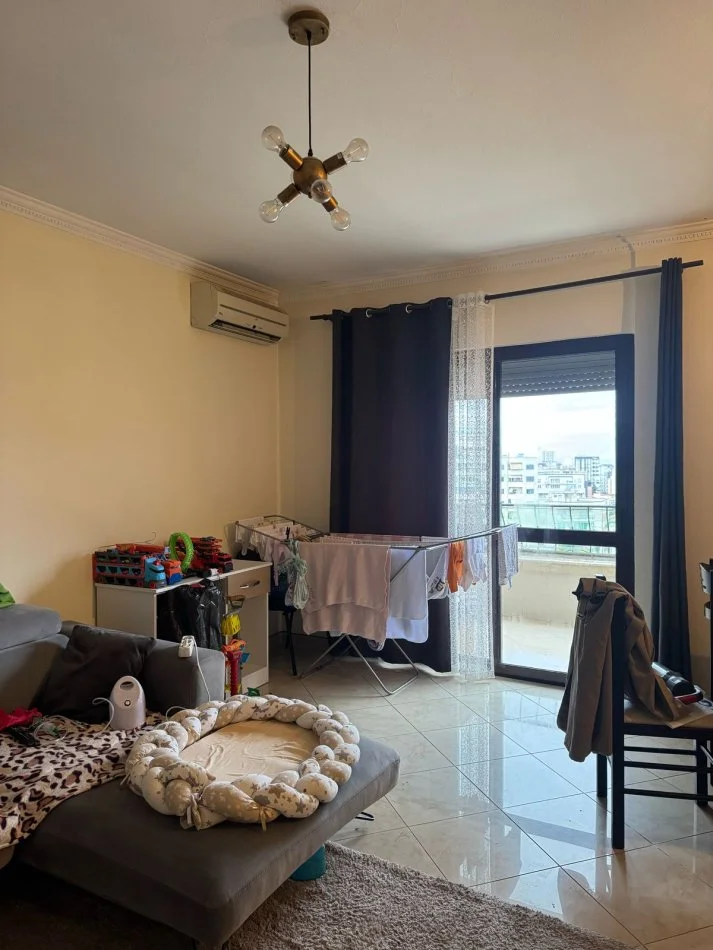 Tirane, jepet me qera apartament 1+1 Kati 11, 75 m² 450 € (rruga Qemal Stafa)