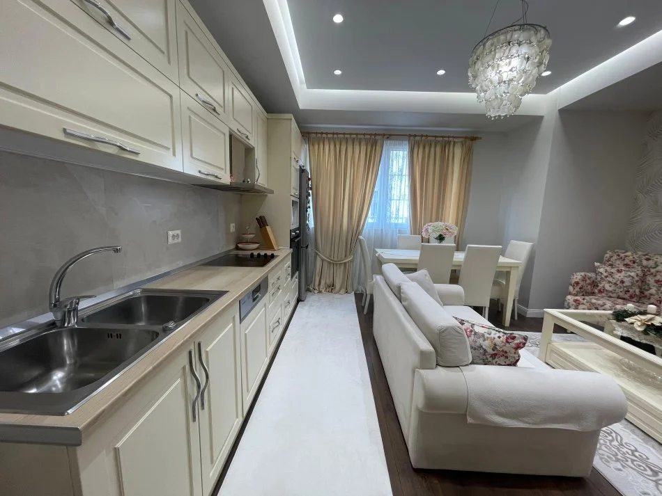 Tirane, jepet me qera apartament 2+1+Ballkon Kati 2, 85 m² 1.000 € (Rruga e Durresit)