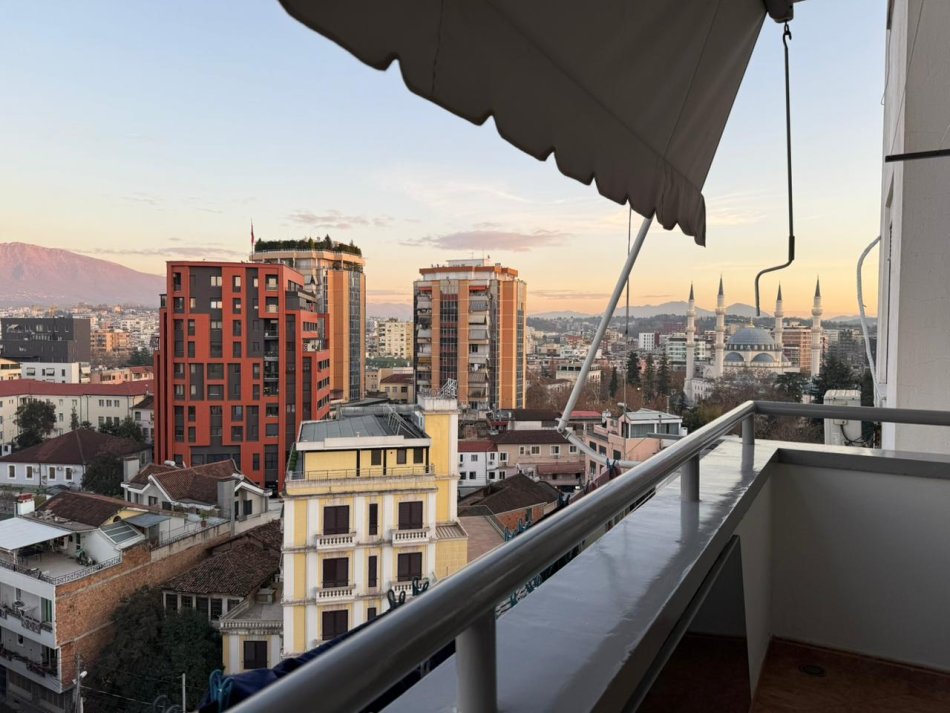 Tirane, jepet me qera apartament 2+1 Kati 8, 77 m² 700 € 