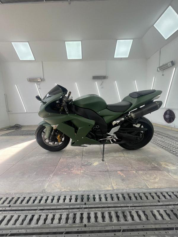 Tirane, shes motor sportiv Kawasaki ZR 10R 1000cc , ulliri 54 km 4.700 €