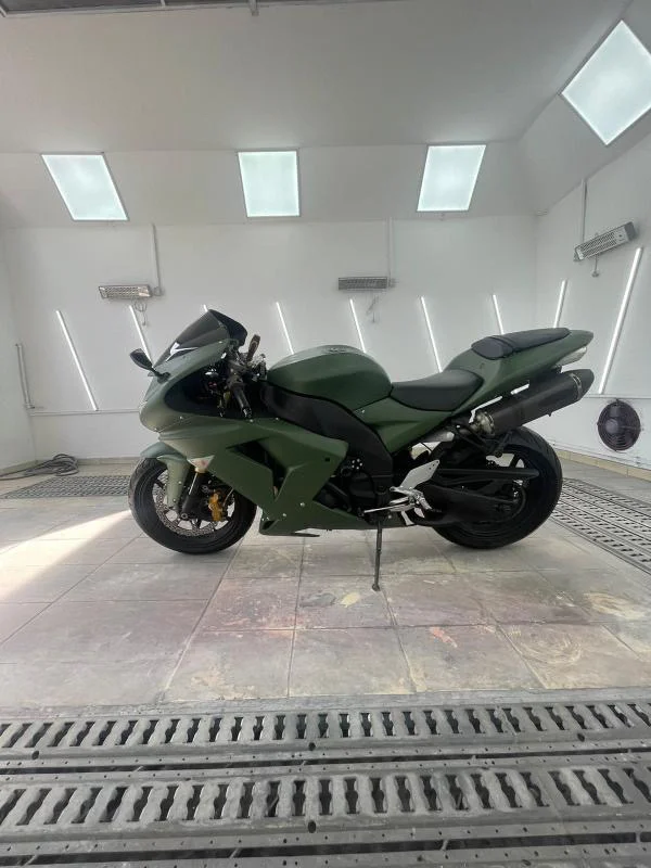 Tirane, shes motor sportiv Kawasaki ZR 10R 1000cc , ulliri 54 km 4.500 €