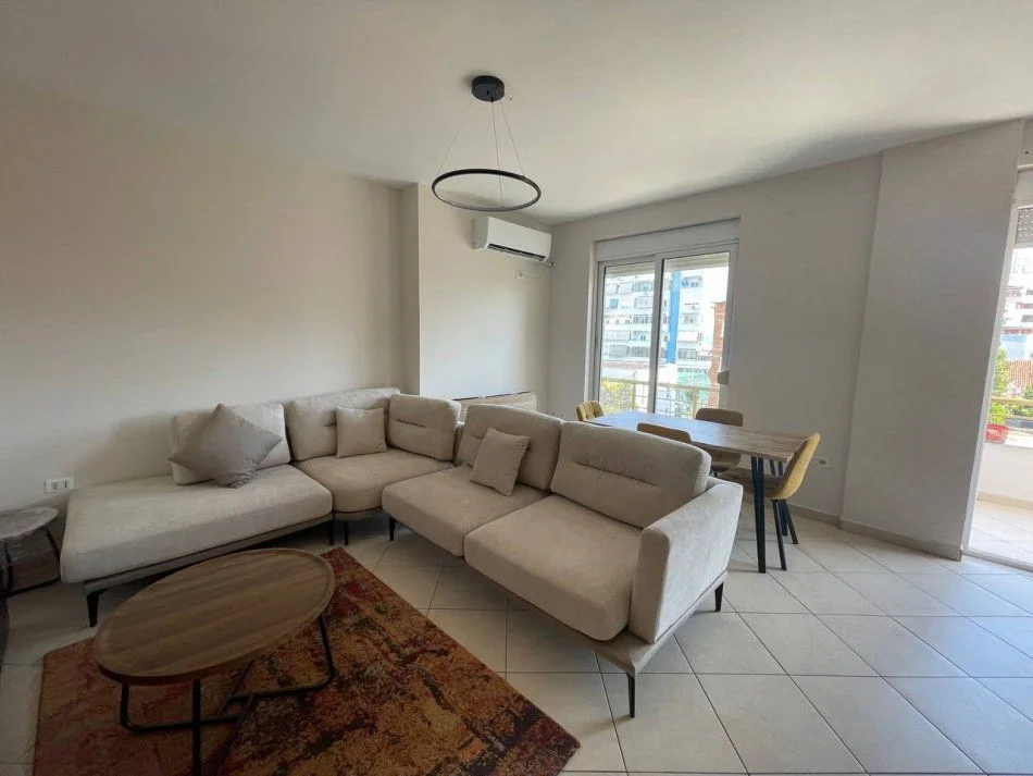 Tirane, jepet me qera apartament 2+1+Ballkon Kati 3, 110 m² 850 € (Rruga e Kavajes)