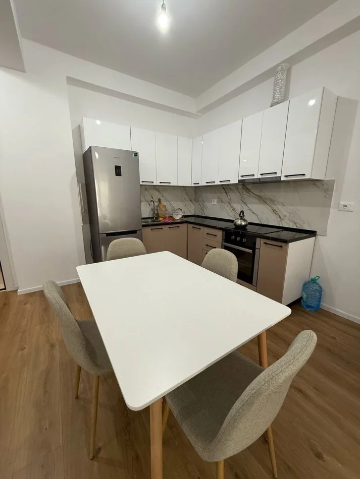 Tirane, shitet apartament 2+1 Kati 6, 87 m² 143.000 € (Ali Demi)