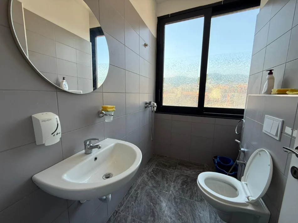 Tirane, shitet apartament 1+1/ + Garsionere Kati 9, 110 m² 180.000 € (Kristal Center)