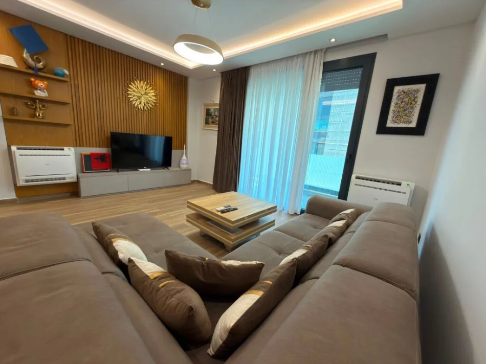 Tirane, jepet me qera apartament 2+1+Ballkon Kati 2, 124 m² 1.500 € (TEG)