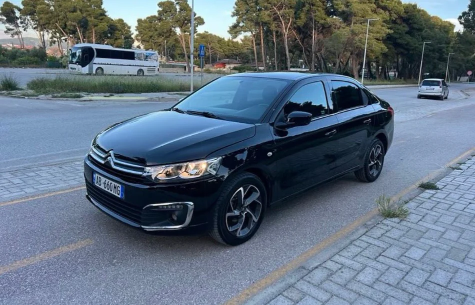 Vlore, jap me qera makine Citroen Benzin, blu e errët manuale Kondicioner 20 €