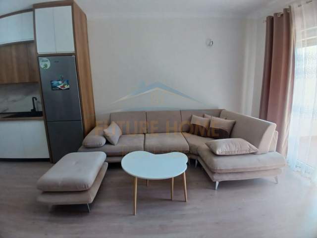 Durres, jepet me qera apartament Kati 2, 130 m² 500 Euro (BLUE STAR)