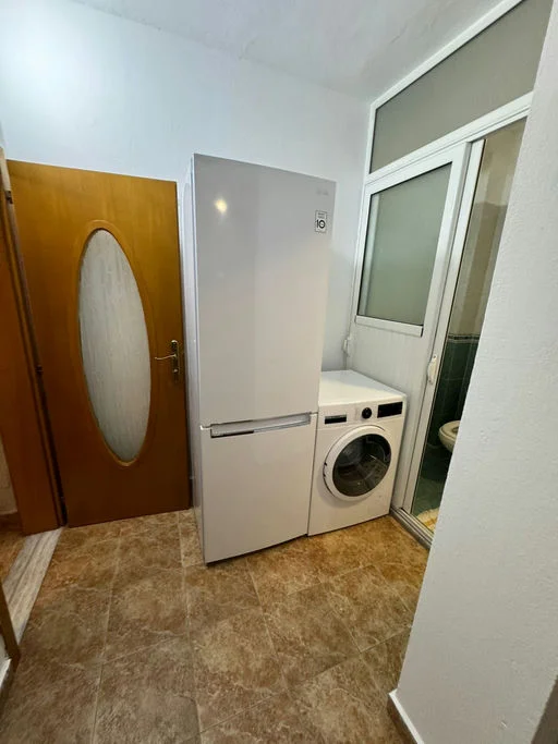 Tirane, jepet me qera apartament 2+1+Ballkon Kati 4, 80 m² 500 € (Rruga "Kavajes")