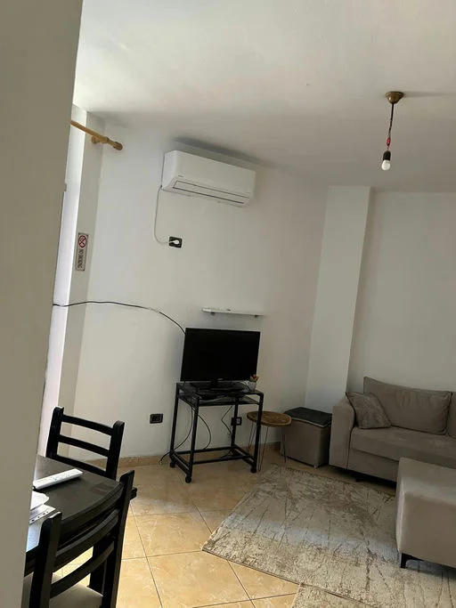 Tirane, jepet me qera apartament 1+1+Ballkon Kati 2, 58 m² 600 € (Rruga"Avni Rustemi")