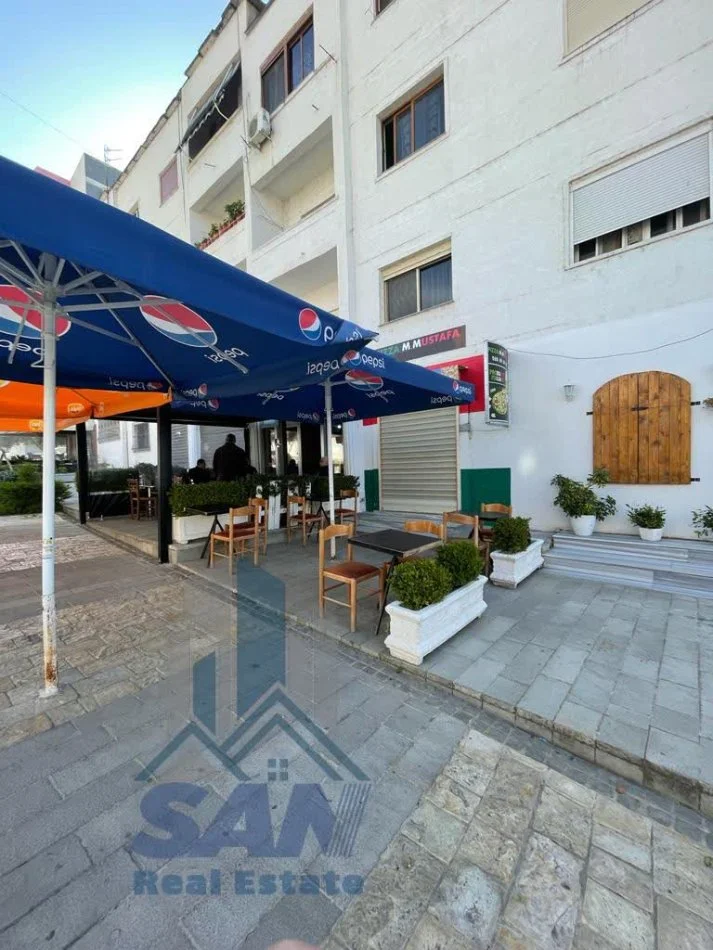 Lushnje, shes dyqan Kati 0, 34 m² 49.000 € (Sheshi Shqiponja prane Muzeut dhe Shtepise se Kongresit)