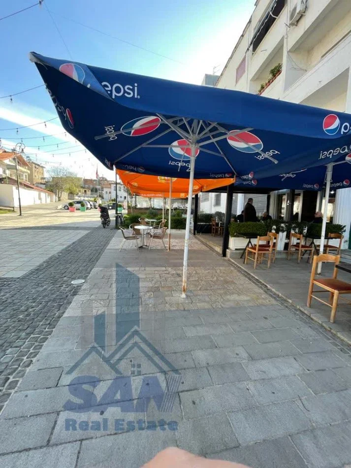 Lushnje, shes dyqan Kati 0, 34 m² 49.000 € (Sheshi Shqiponja prane Muzeut dhe Shtepise se Kongresit)