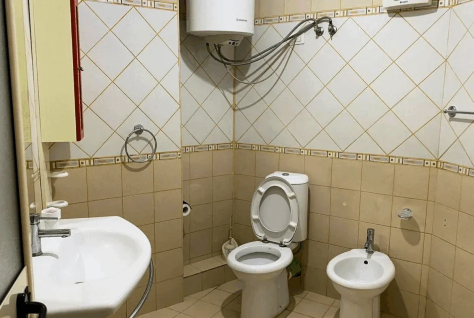 Tirane, jepet me qera apartament 1+1 Kati 4, 67 m² 350 € (Rruga Muhamet Deliu)