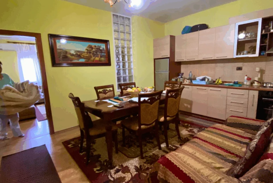 Tirane, jepet me qera apartament 2+1 Kati 2, 90 m² 390 € (Rruga Jordan Misja)