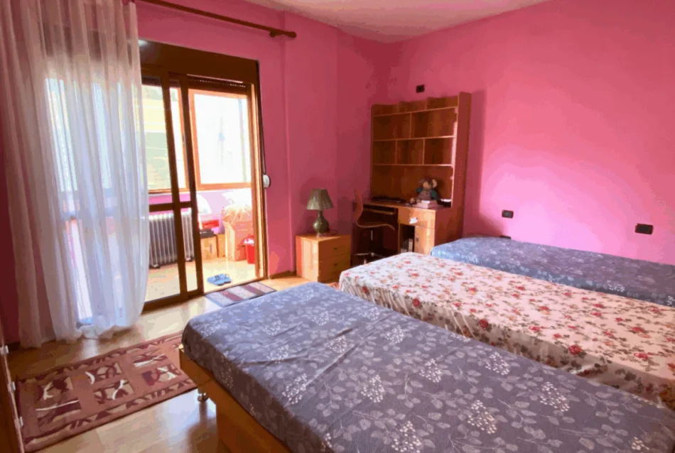 Tirane, jepet me qera apartament 2+1 Kati 2, 90 m² 390 € (Rruga Jordan Misja)