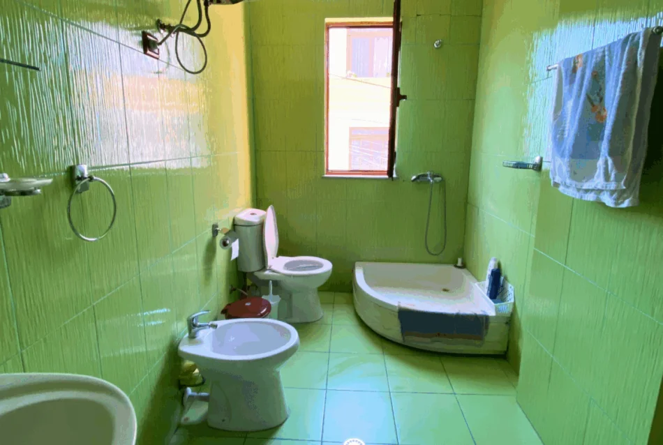 Tirane, jepet me qera apartament 2+1 Kati 2, 90 m² 390 € (Rruga Jordan Misja)