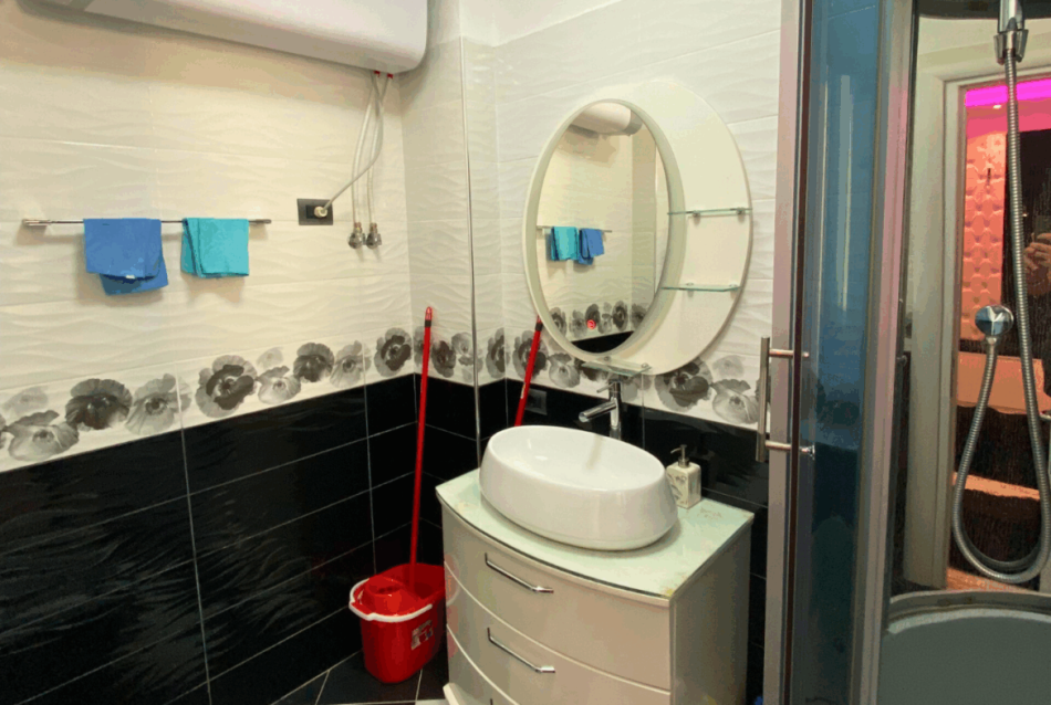 Tirane, jepet me qera apartament 2+1 Kati 4, 90 m² 600 € (Rruga Muhamet Deliu)