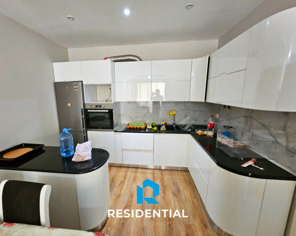 Tirane, jepet me qera apartament 2+1 Kati 8, 111 m² 430 € (Yzberisht)