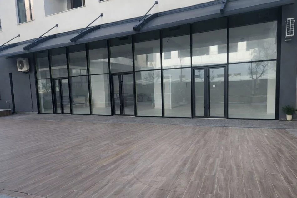 Tirane, jepet me qera ambjent biznesi Kati 0, 200 m² 2.200 € (Rr. Ali Shefqeti)