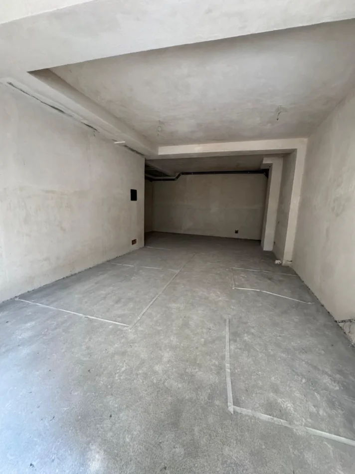 Tirane, jepet me qera dyqan Kati 0, 75 m² 1.800 € (RRUGA URANI PANO)