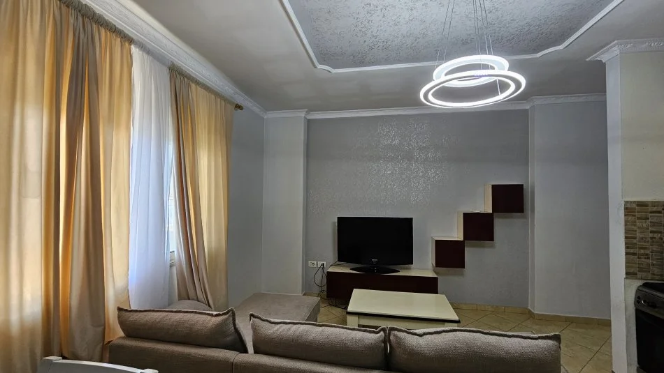 Tirane, jap me qera apartament 1+1+Ballkon Kati 7, 90 m² 500 € (don bosko)